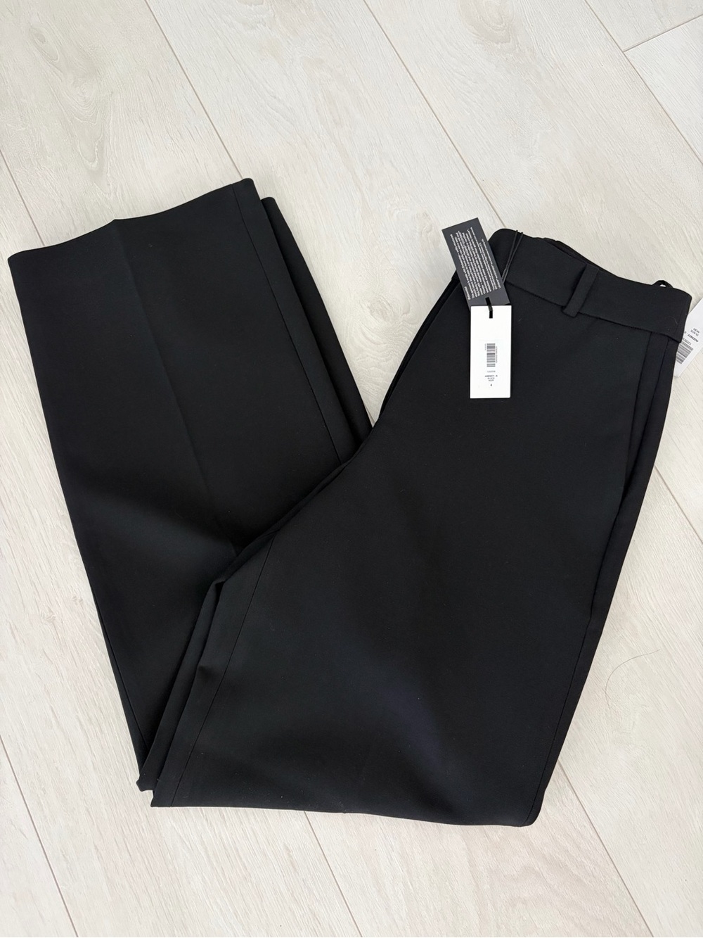 Babaton Agency Pants Short size 4